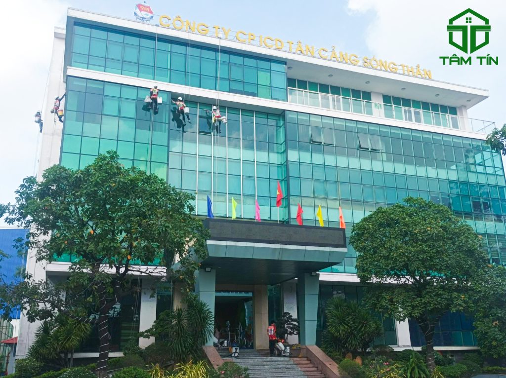 Lau Kính